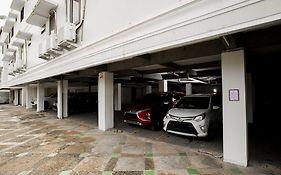 RedDoorz near Palembang Trade Center 3